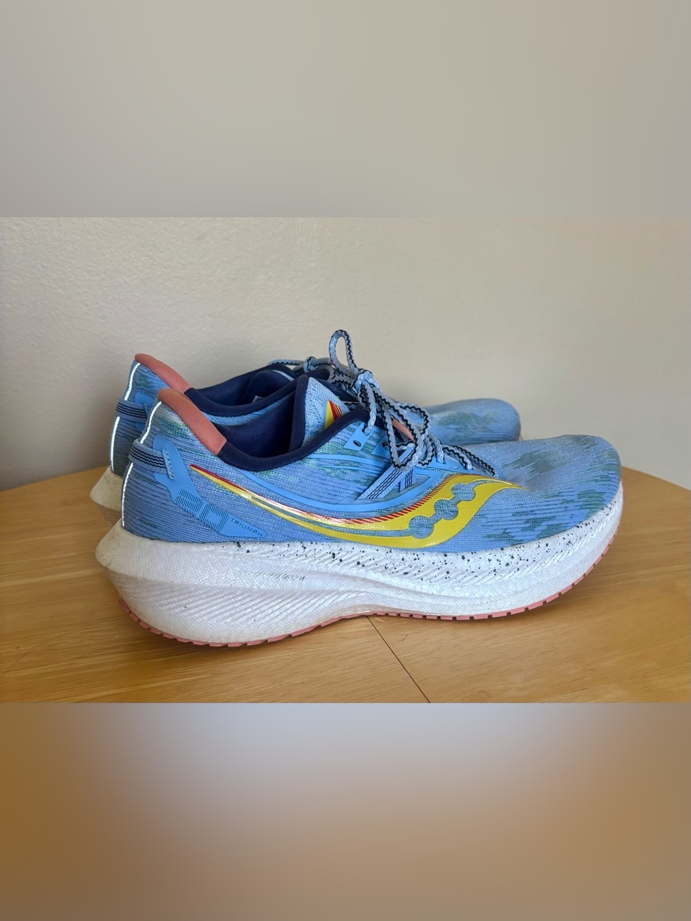 Men’s Saucony Triumph 20 Blue and Yellow Colorway-Size 10.5